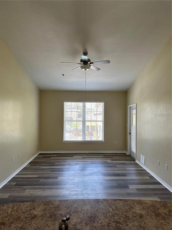 Building Photo - 10112 Courtney Palms Blvd