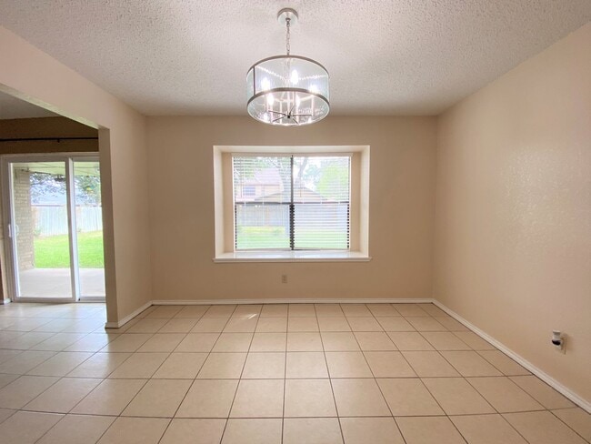 Building Photo - 3Bed/2Bath in Mcallen TX Now Available ( T...