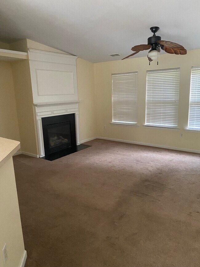 Building Photo - 300 Southmen Ln