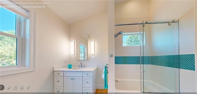 Building Photo - 38 Beach St