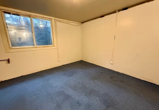 Building Photo - 470 S Owens St