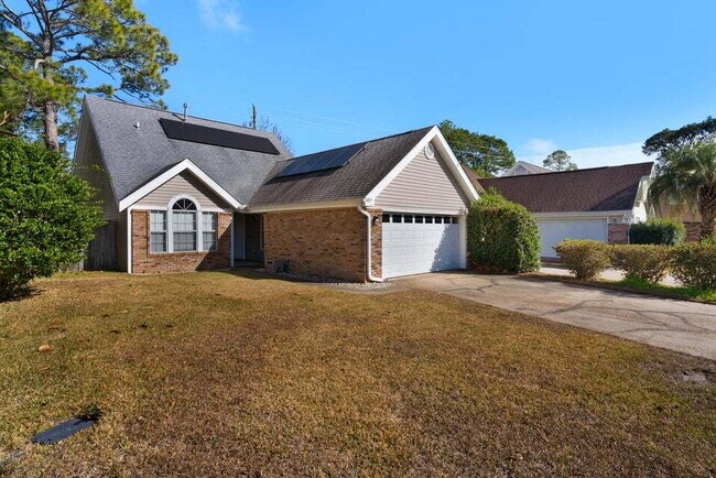 Building Photo - "Charming 3-Bed Home in Fort Walton Beach – Pet Friendly!"