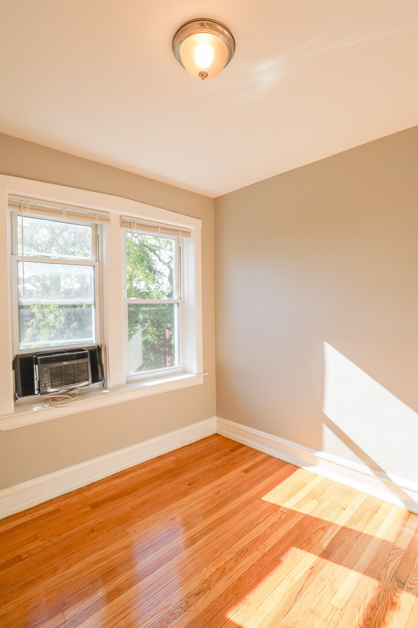 Building Photo - 4051 W Melrose St