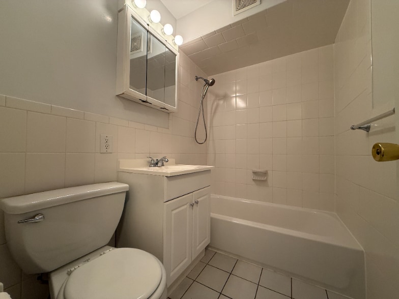 Building Photo - 208 Undercliff Ave