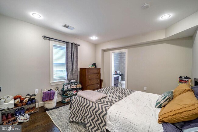 Building Photo - 1239 Simms Pl NE
