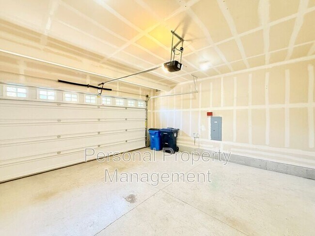 Building Photo - 3326 NW 47th Dr