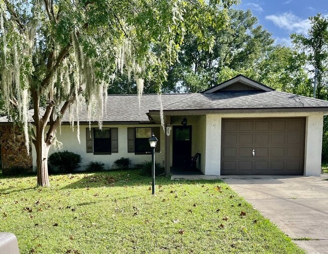 Building Photo - Adorable Single Family Home