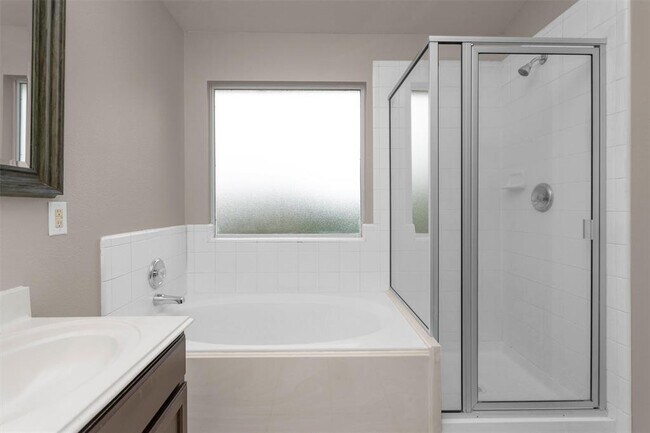 Building Photo - 6443 Applewood Forest Dr