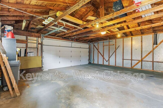 Building Photo - 1003 S Finley Rd
