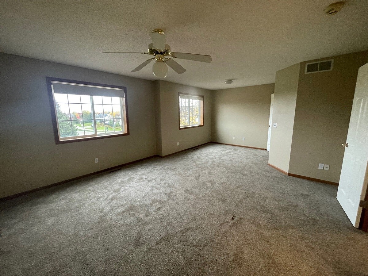 Building Photo - 17389 Glacier Way