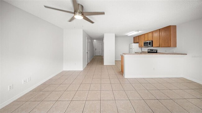 Building Photo - 12649 Somerset Oaks St