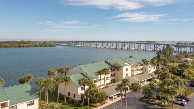 Building Photo - 1820 Tarpon Ln