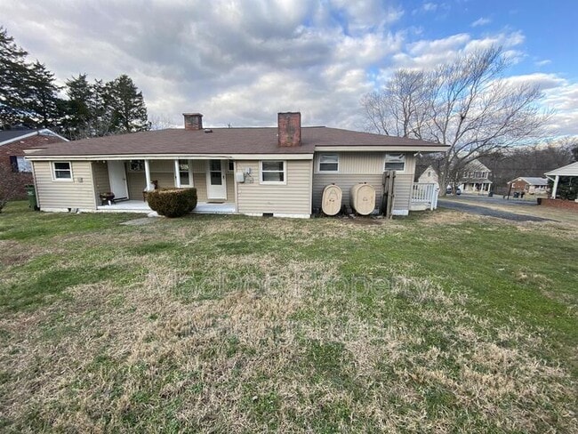 Building Photo - 1012 Julian Dr