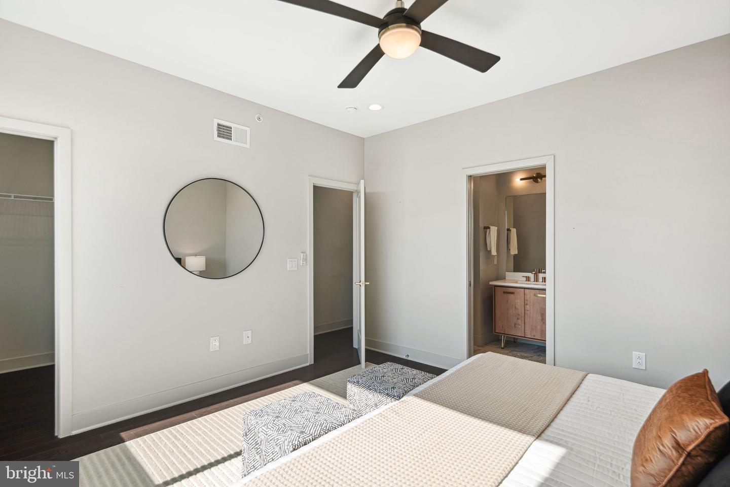 Building Photo - 670 N 13th St