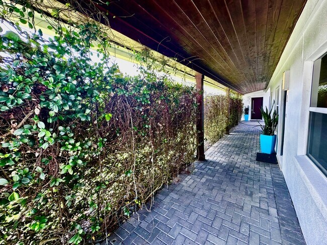Building Photo - 7210 Seminole Dr