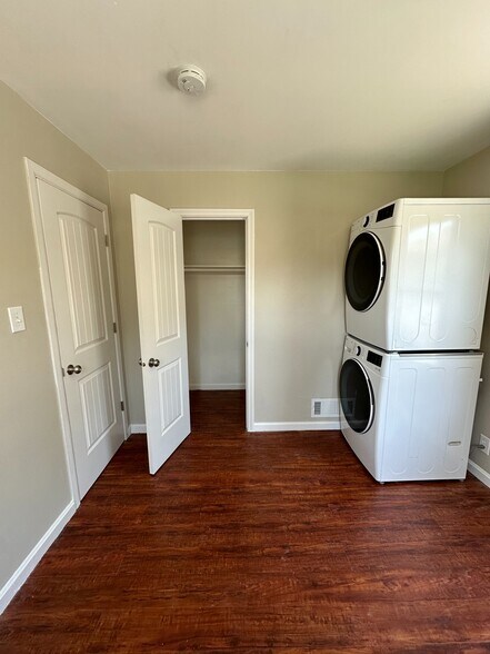 Building Photo - 1463 W Arapahoe Ave