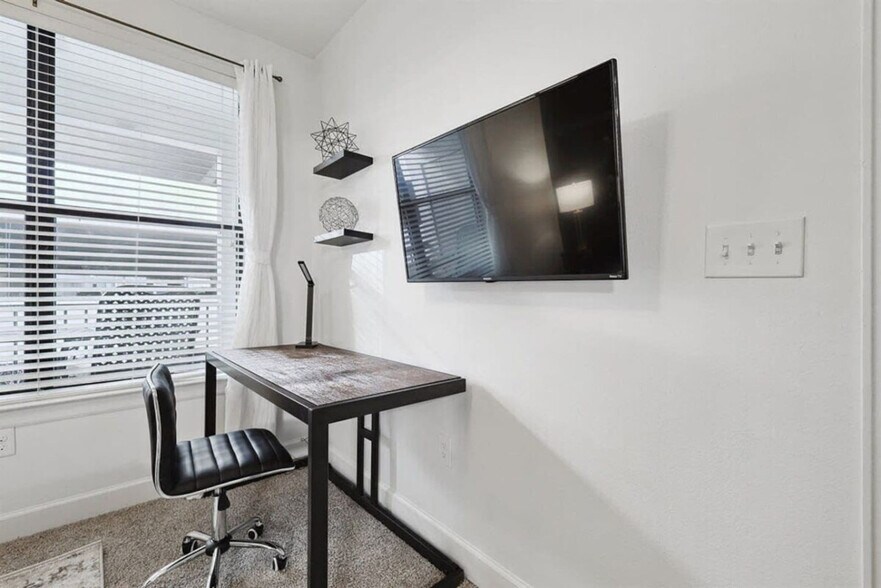 Building Photo - 5445 Town and Country Blvd