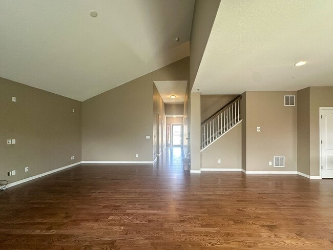 Building Photo - 4bd house in a heart of Dove Village!