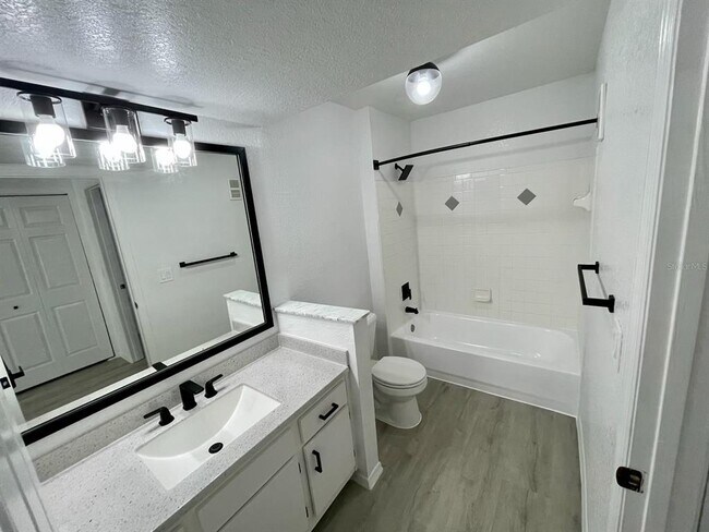 Building Photo - 827 Camargo Way