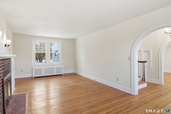 Building Photo - 815 E Main St