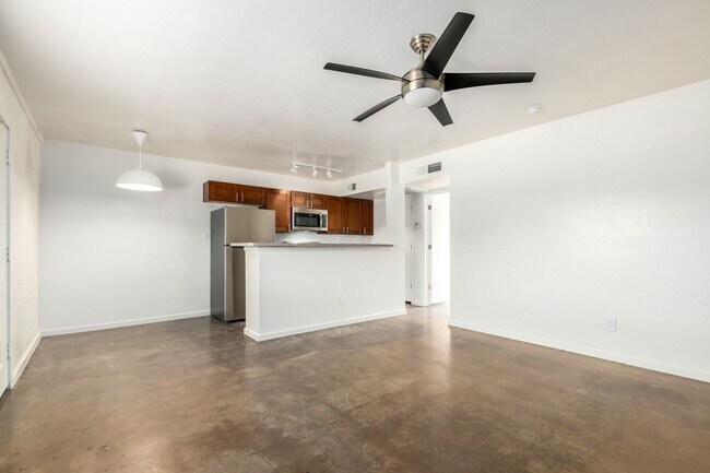 Building Photo - 1722 E Ocotillo Rd
