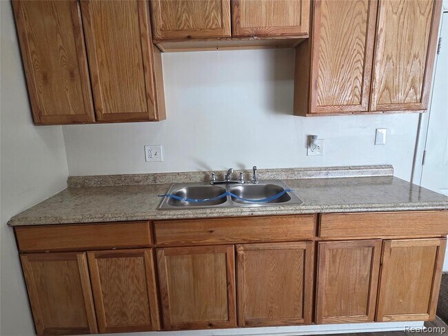 Building Photo - 19131 Lahser Rd