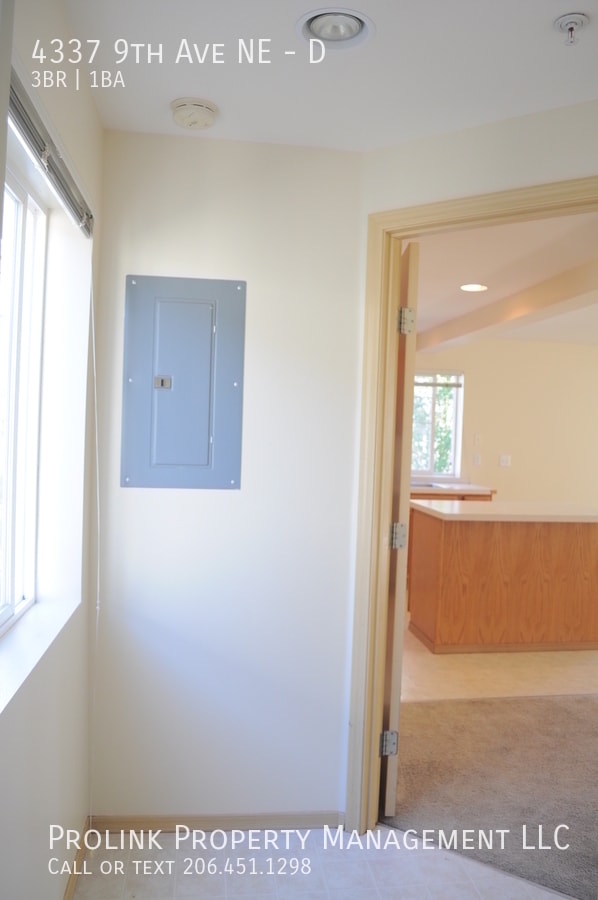 Building Photo - 4337 9th Ave NE