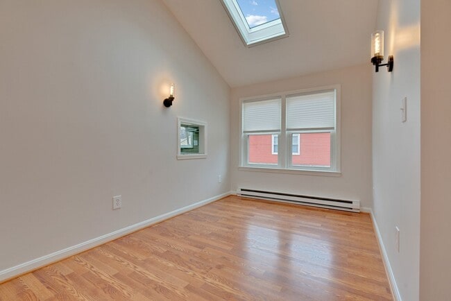 Building Photo - Charming Single Family Home offering  3-be...