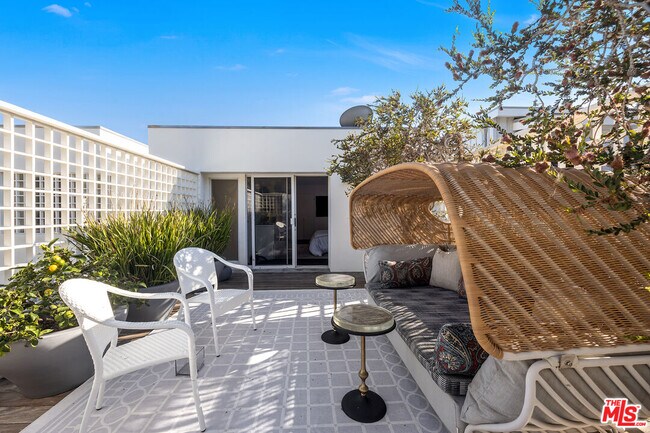 Building Photo - 26940 Malibu Cove Colony Dr