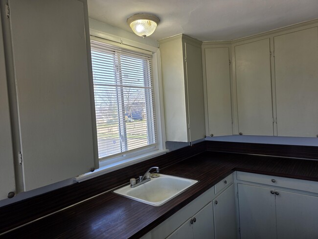 Building Photo - 22006 N Chrysler Dr