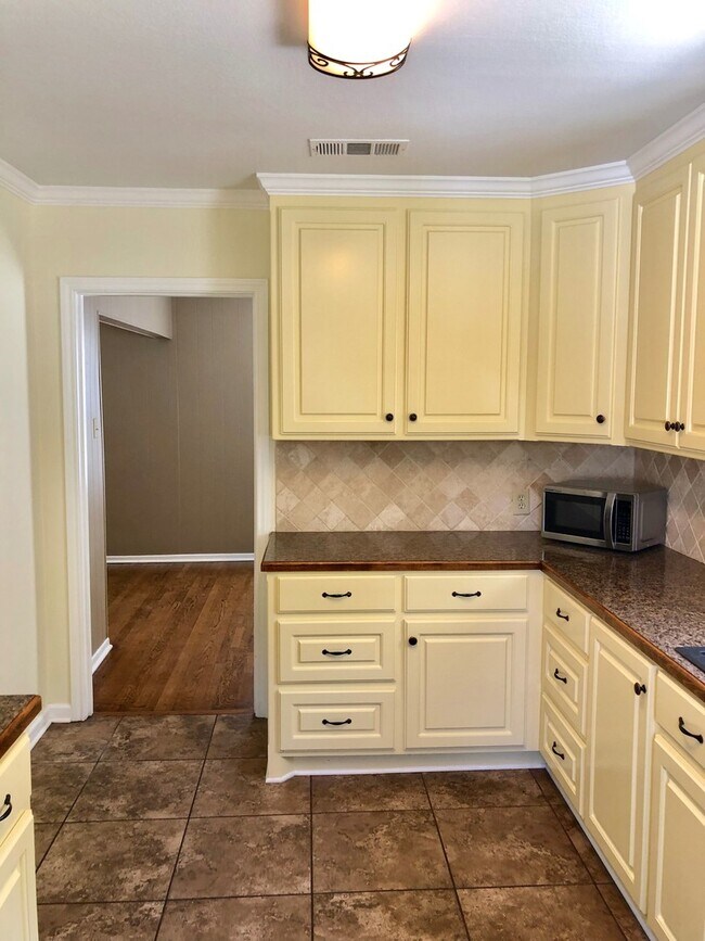 Building Photo - Charming Three Bedroom near TTU - July 2025!