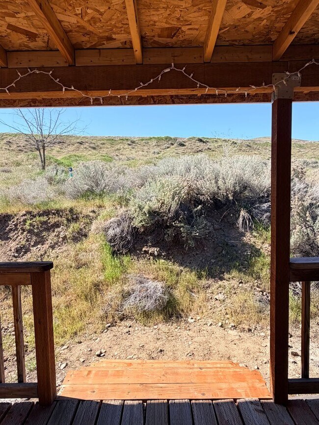 Building Photo - EPHRATA- 2+ bed/2 bath home with private deck w/ hillside views, d/w, a/c and garage! W/S/G paid!