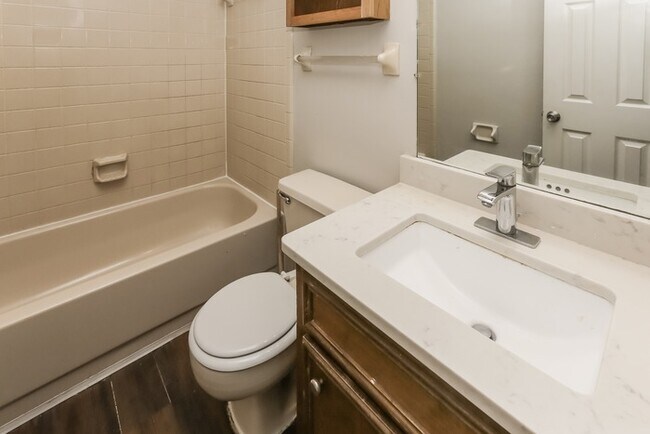 Building Photo - Beautiful 3 Bedroom Home