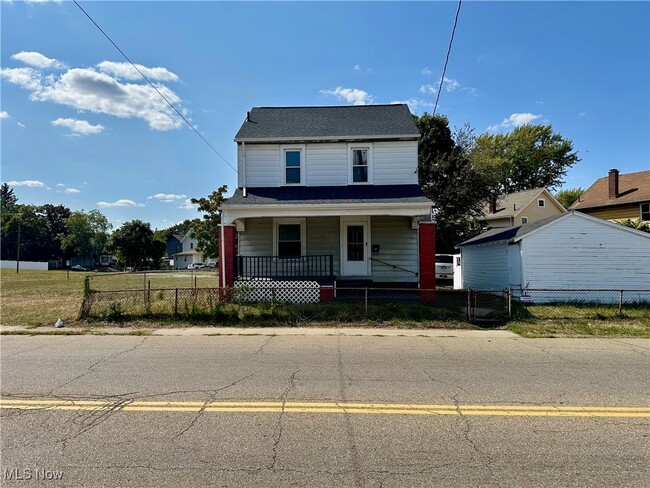 Primary Photo - 323 Belden Ave NE
