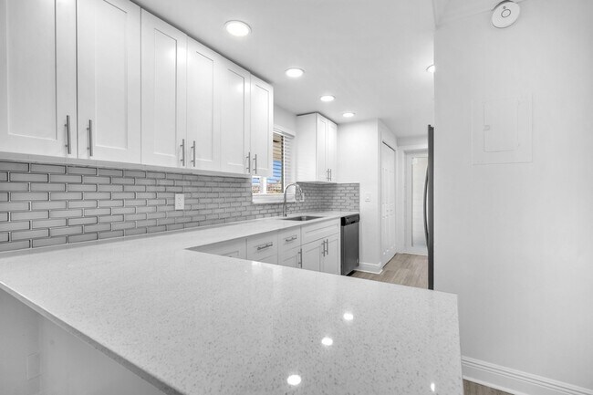 Building Photo - 1015 Spanish River Rd