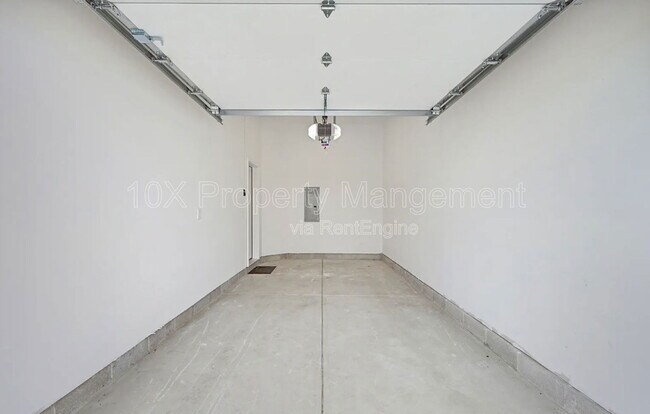 Building Photo - 92 E Innis Ave