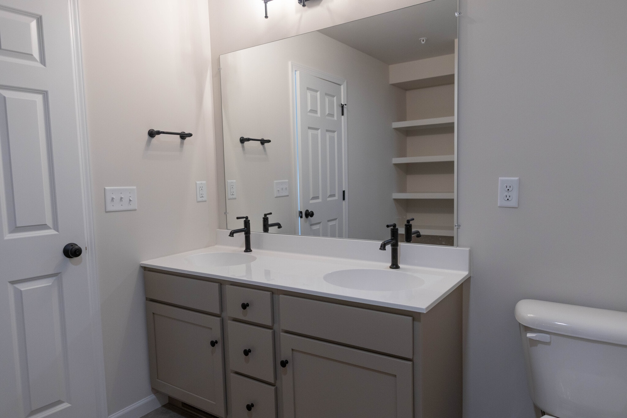 Building Photo - 83 Beech Tree Ct