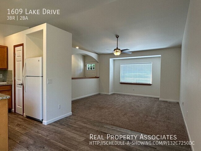 Building Photo - Island Life