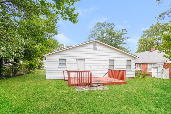 Building Photo - 2358 Forster St