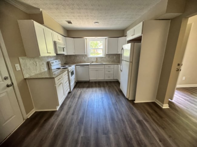 Building Photo - 106 N Meade Dr