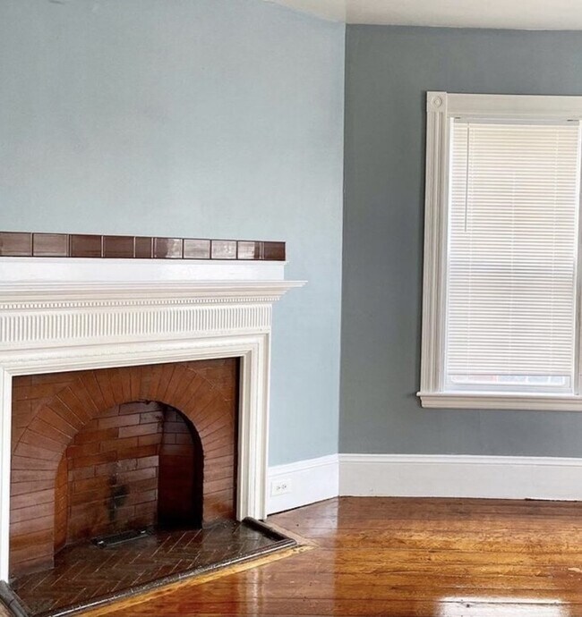 Building Photo - 52 Harvest St