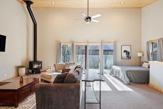 Building Photo - 15120 Yellow Pine Lp