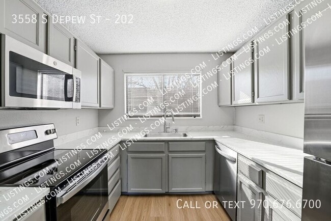 Building Photo - 3558 S Depew St