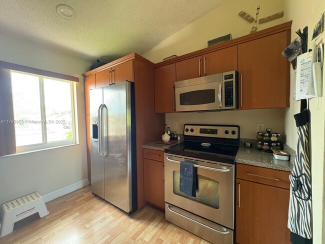 Building Photo - 8039 Lake Dr
