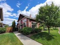 Building Photo - Adorable Furnished River Lakes Townhouse