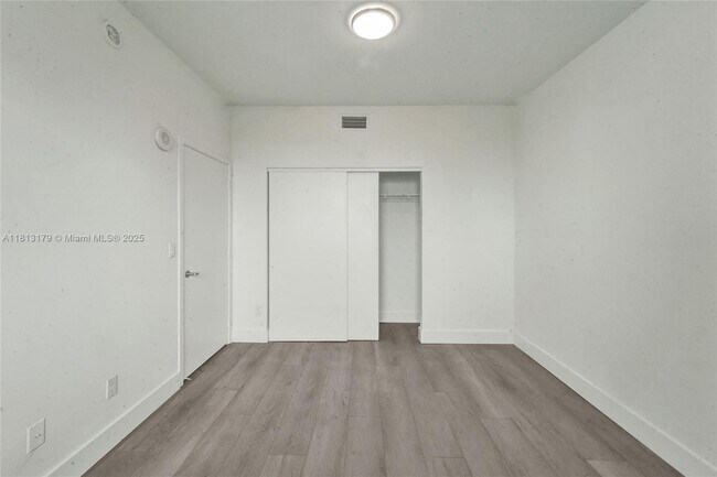 Building Photo - 888 Biscayne Blvd