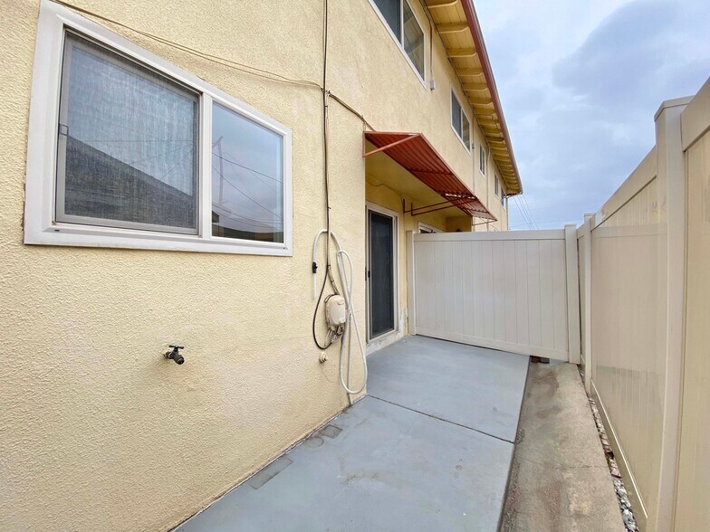 Building Photo - 7928 Virginia St