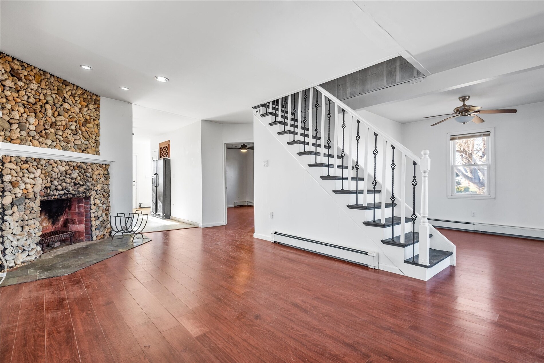 Building Photo - 2 Pirates Cv