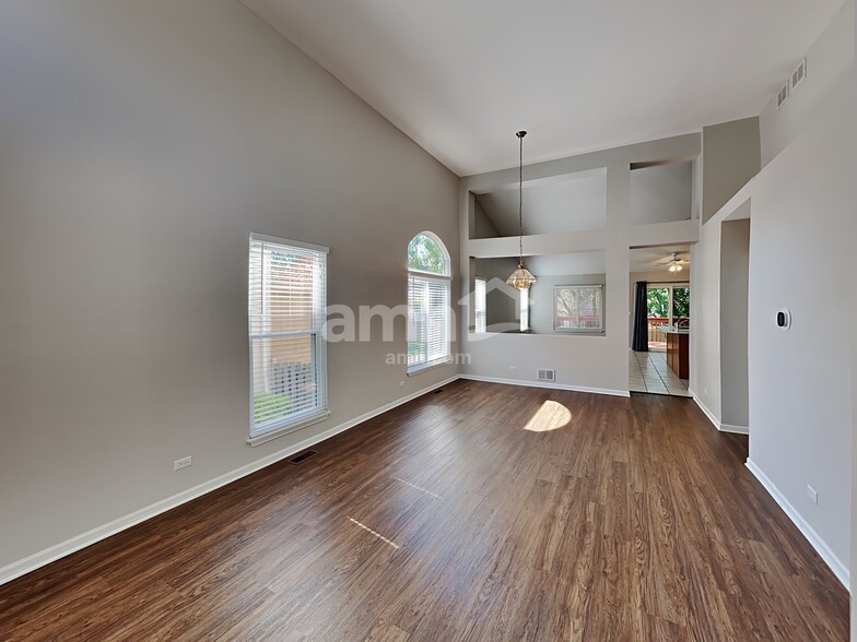 Building Photo - 3131 Melbourne Ln
