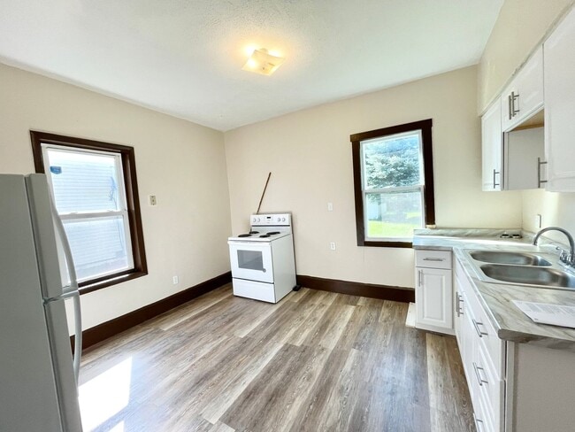 Building Photo - 1818-1818 E 29th St